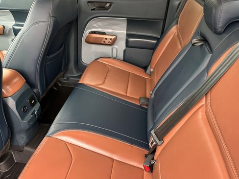 Used 2022 Ford Maverick Lariat w/ Lariat Luxury Package image 12