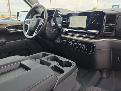 Used 2024 Chevrolet Silverado 1500 LT RWD image 16