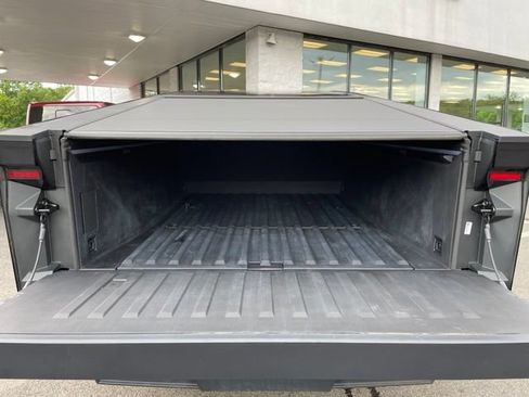 Used 2024 Tesla Cybertruck Cyberbeast AWD/4WD image 28