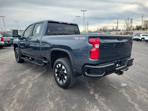 Used 2020 Chevrolet Silverado 2500 Custom w/ Custom Value Package image 3