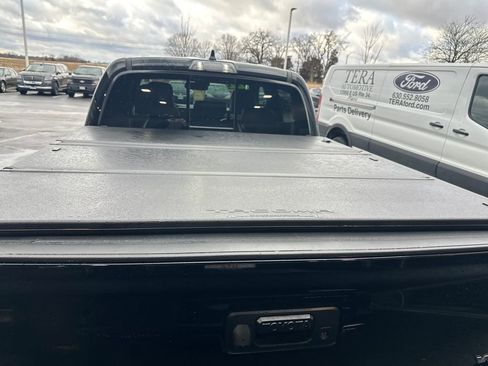 Used 2022 Toyota Tacoma Limited image 4