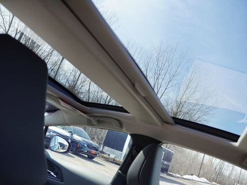 Used 2024 Toyota Prius XLE image 18