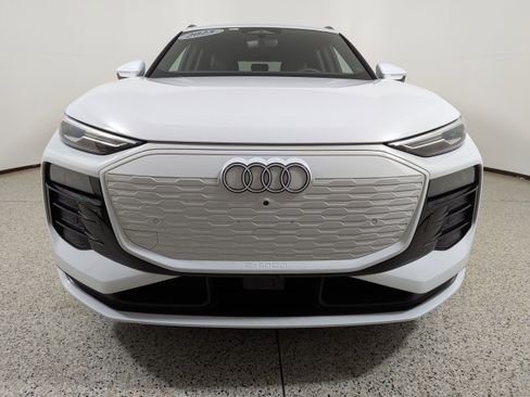 Used 2025 Audi Q6 e-tron Premium w/ Convenience Package image 2
