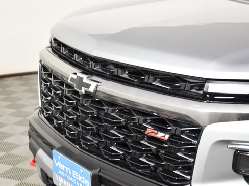 Used 2025 Chevrolet Traverse Z71 image 11