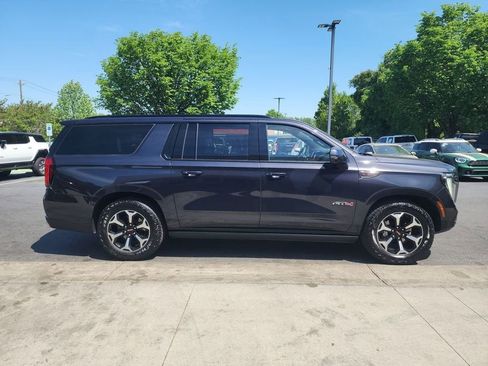 Certified 2025 GMC Yukon XL AT4 w/ AT4 Premium Plus Package AWD/4WD image 9