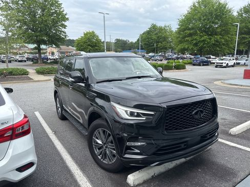Used 2022 INFINITI QX80 Luxe w/ All-Season Package RWD image 3