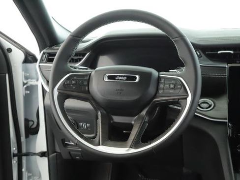 New 2025 Jeep Grand Cherokee L Limited w/ Black Appearance Package image 5