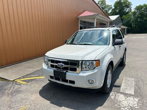 Used 2010 Ford Escape XLT AWD/4WD image 2