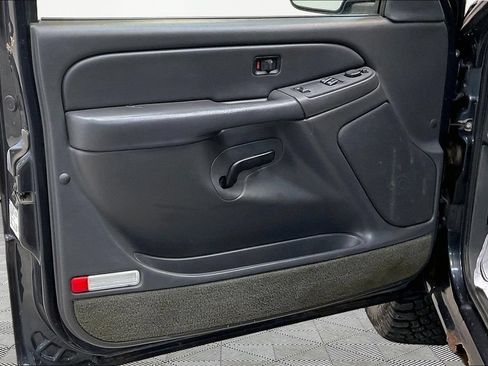 Used 2005 Chevrolet Silverado 1500 LS w/ Light Duty Power Package AWD/4WD image 19