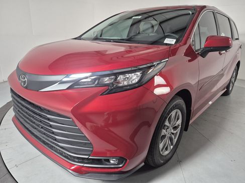 New 2026 Toyota Sienna XLE FWD image 1