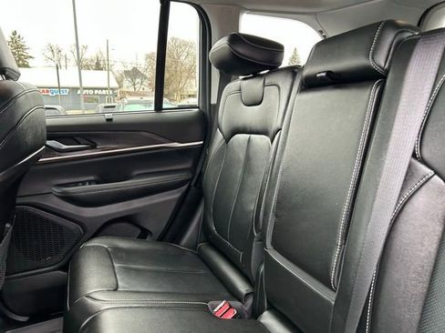 Used 2023 Jeep Grand Cherokee Limited w/ Luxury Tech Group II image 18