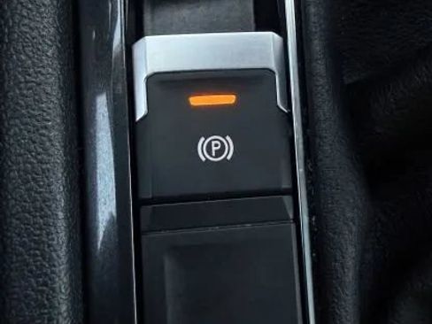 Used 2022 Volkswagen Tiguan SE FWD image 38