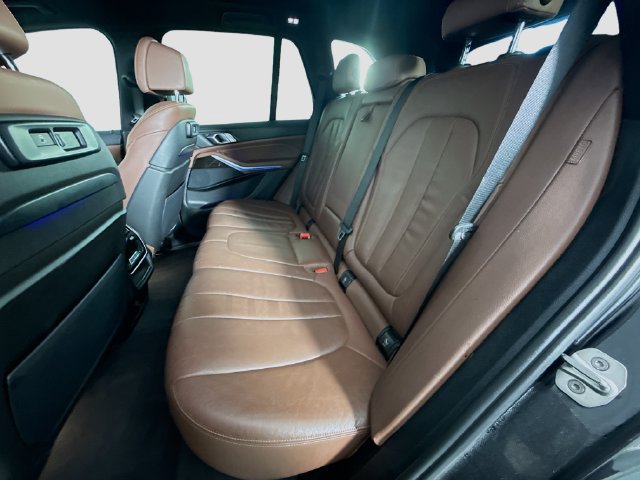 Used 2020 BMW X5 sDrive40i w/ Luxury Seating Package RWD image 24