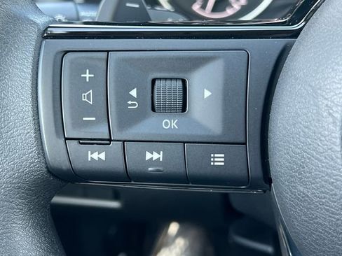 Used 2023 Nissan Rogue SV AWD/4WD image 20