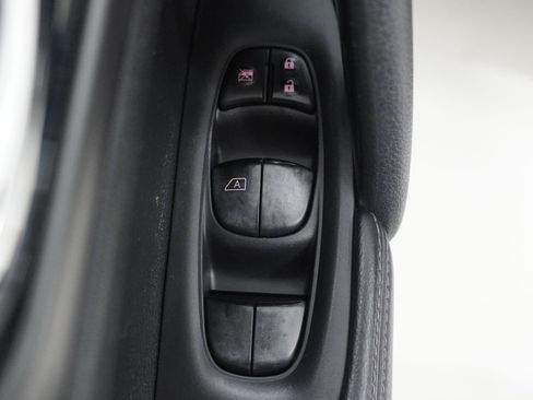 Used 2016 Nissan Rogue S w/ Appearance Package FWD image 22