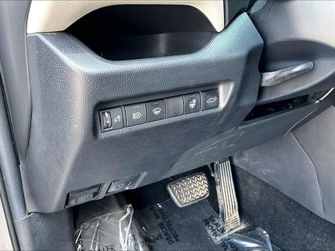 Used 2021 Toyota RAV4 XLE Premium AWD/4WD image 12