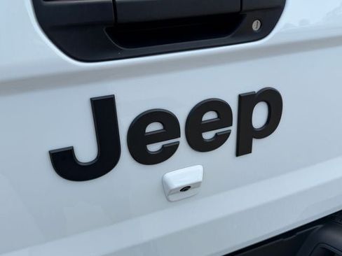 Used 2025 Jeep Gladiator Sport AWD/4WD image 14