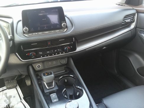 Used 2023 Nissan Rogue SV w/ SV Premium Package image 23