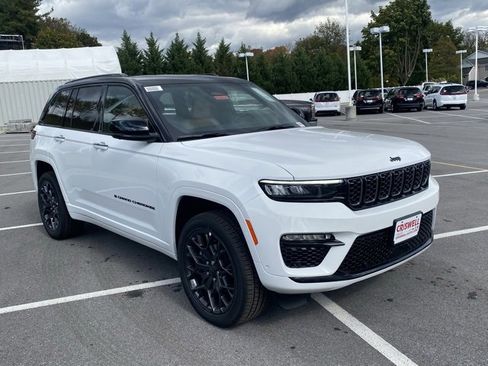 New 2025 Jeep Grand Cherokee Summit image 2