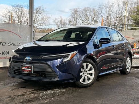 Used 2024 Toyota Corolla LE image 1