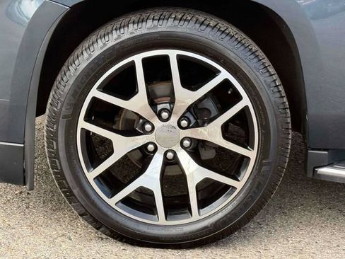 Used 2019 Cadillac Escalade Luxury AWD/4WD image 9