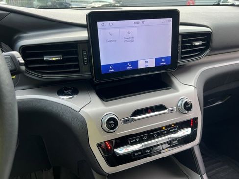 Used 2023 Ford Explorer XLT image 18