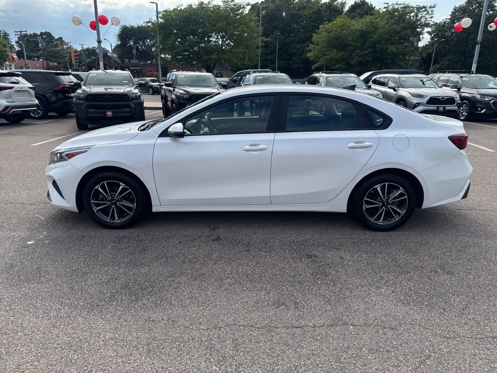 Used 2024 Kia Forte LXS w/ LXS Technology Package FWD image 4