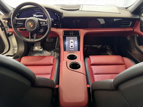 Used 2025 Porsche Taycan image 17