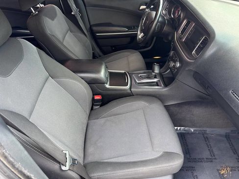Used 2017 Dodge Charger SE image 12