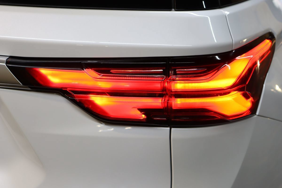 Used 2023 Chevrolet Traverse Premier FWD image 20