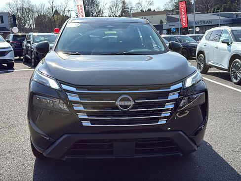 Certified 2025 Nissan Rogue SV image 2