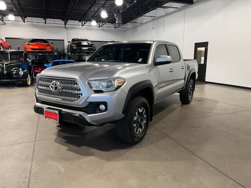 Used 2016 Toyota Tacoma TRD Off-Road image 7