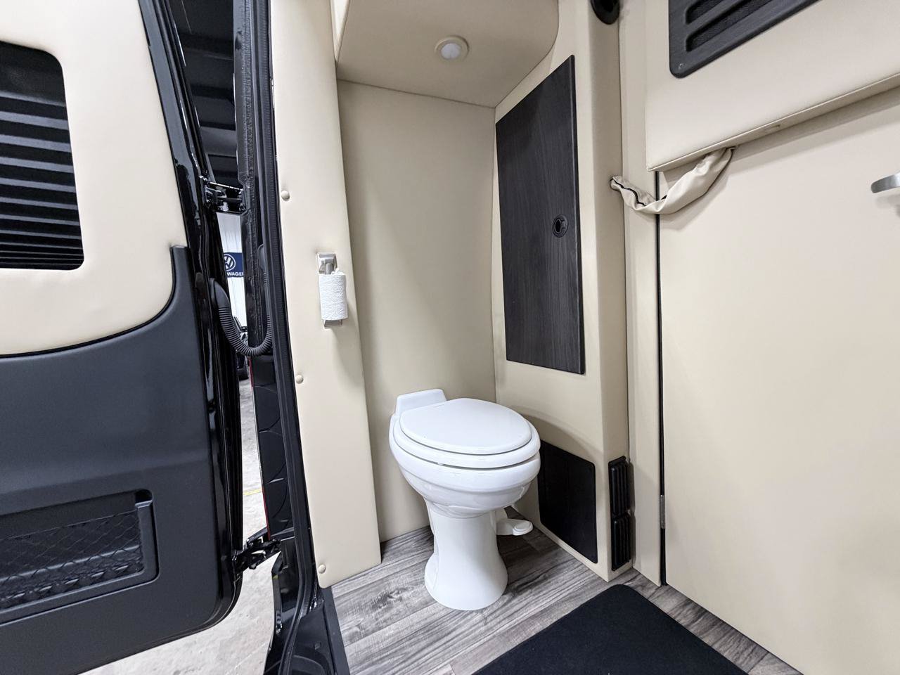 Used 2023 Mercedes-Benz Sprinter 3500 image 33