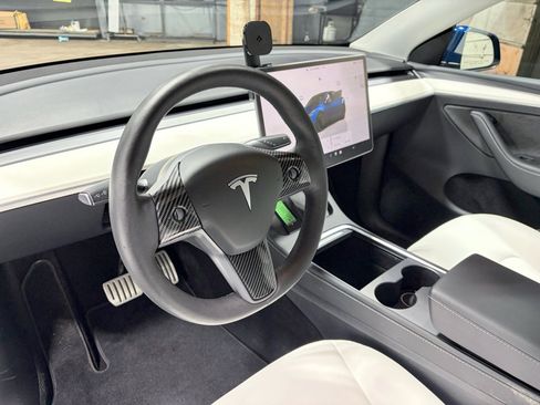 Used 2024 Tesla Model Y Performance image 17