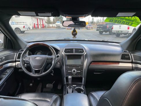 Used 2018 Ford Explorer Platinum AWD/4WD image 35