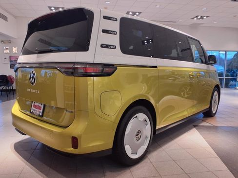 New 2025 Volkswagen ID. Buzz 1st Edition image 5