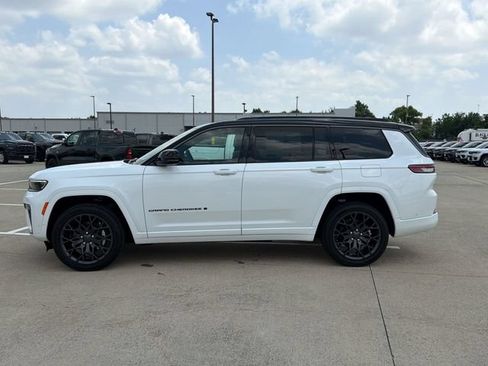 New 2026 Jeep Grand Cherokee L Summit AWD/4WD image 2