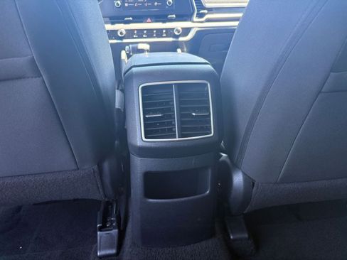 Used 2025 Kia Sportage LX FWD image 22