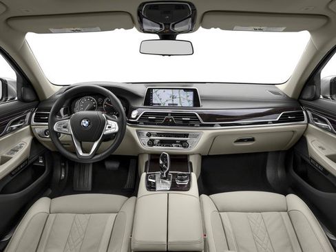 Used 2018 BMW 750i xDrive AWD/4WD image 11