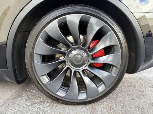 Used 2024 Tesla Model Y Performance AWD/4WD image 32