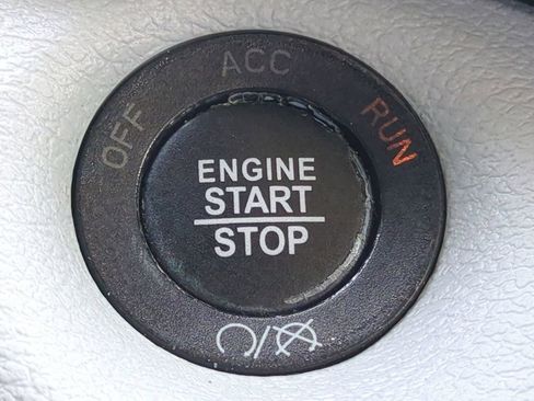 Used 2019 Jeep Cherokee Limited image 29