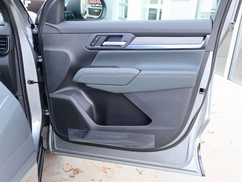 New 2026 GMC Terrain AT4 w/ LPO, Black Badging Package AWD/4WD image 33