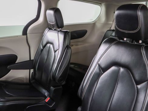 Used 2023 Chrysler Pacifica Touring-L FWD image 24