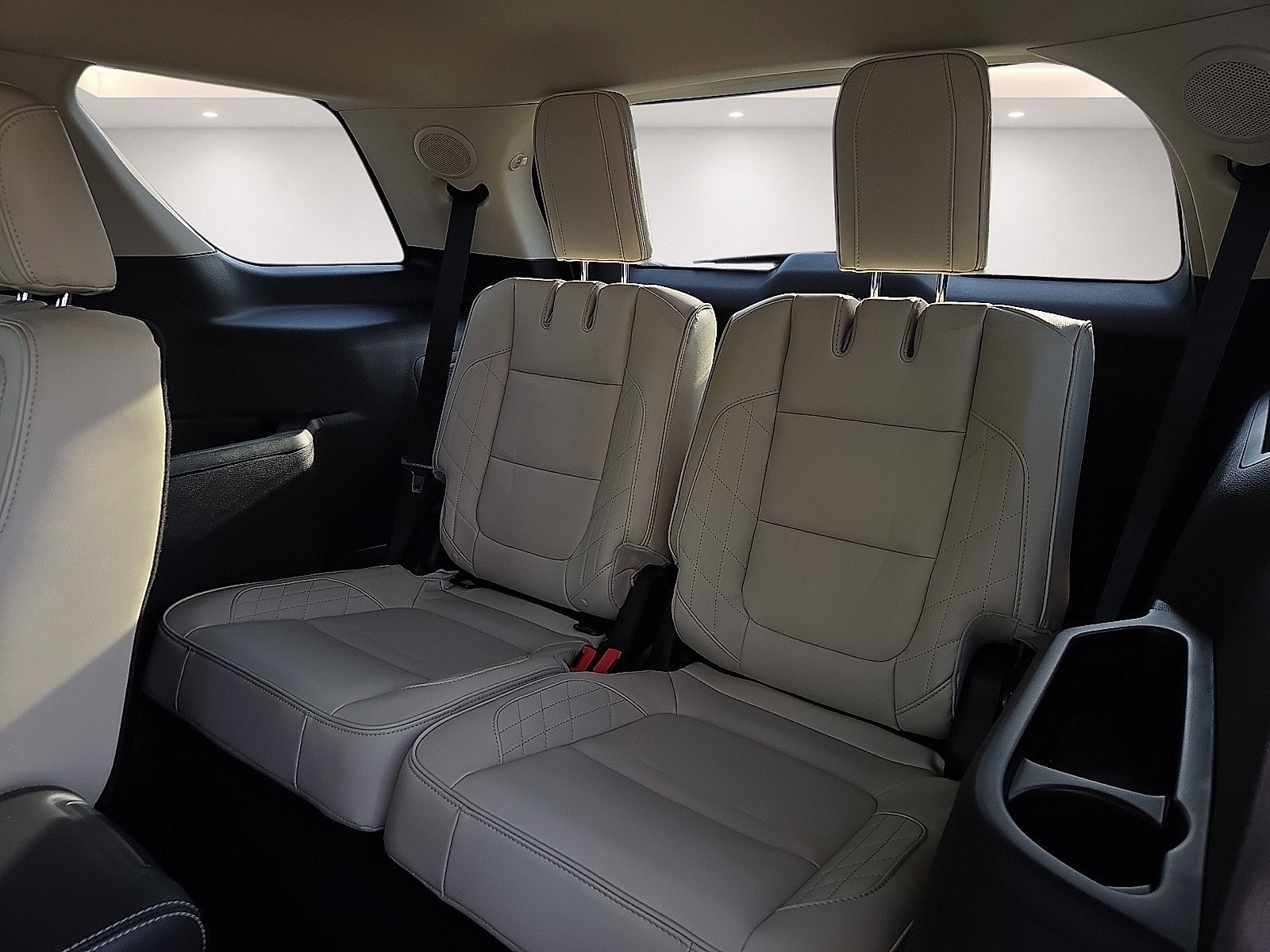 Used 2018 Ford Explorer Platinum AWD/4WD image 10