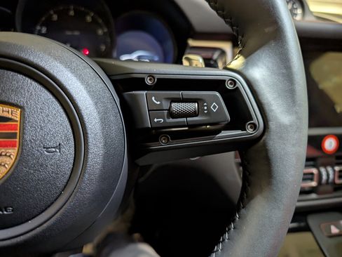 Used 2025 Porsche Macan image 31