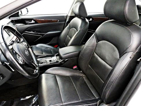 Used 2017 Kia Cadenza Technology image 14