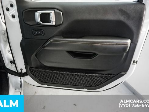 Used 2025 Jeep Wrangler Unlimited Sahara AWD/4WD image 44