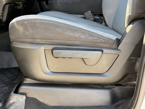 Used 2022 RAM 2500 Big Horn w/ Cold Weather Group image 28