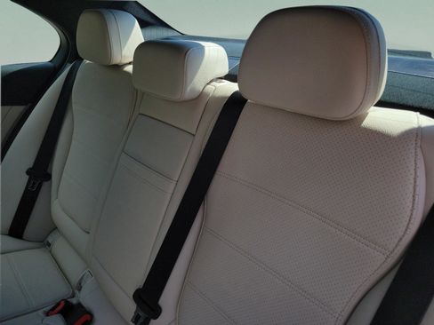 Used 2025 Mercedes-Benz C 300 Sedan image 8