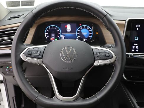 Used 2025 Volkswagen Atlas SE AWD/4WD image 18
